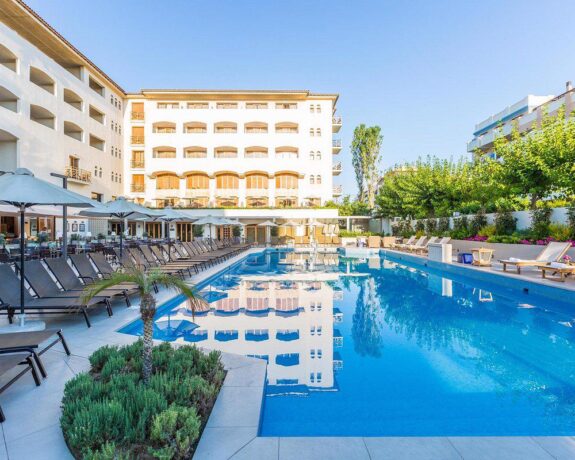 Theartemis Palace