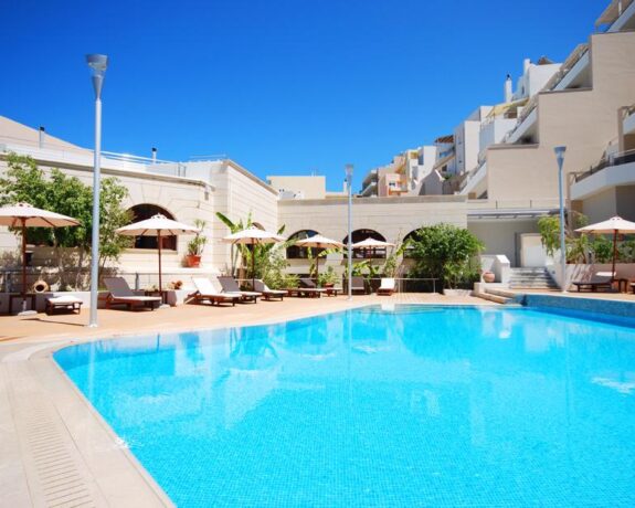 Macaris Suites