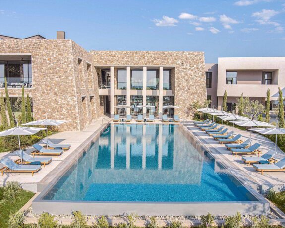 W Costa Navarino