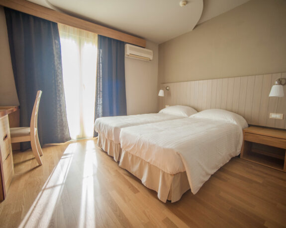 Fly & Go El Greco Hotel