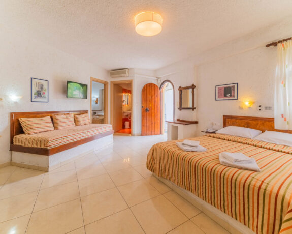 Fly & Go Kastro Studios & Apartments