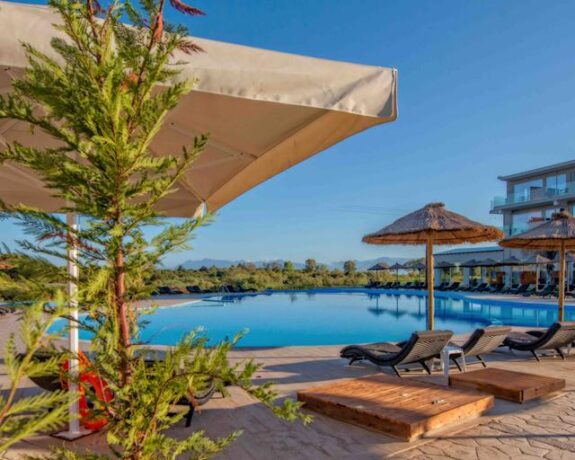 Ninos Laguna Holiday Resort
