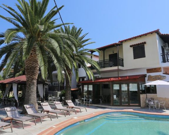 Pella House Studios & Apartments