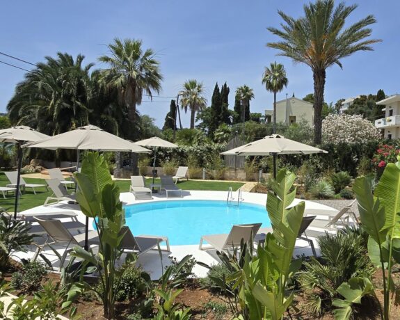 Loadstar Rooms & Suites