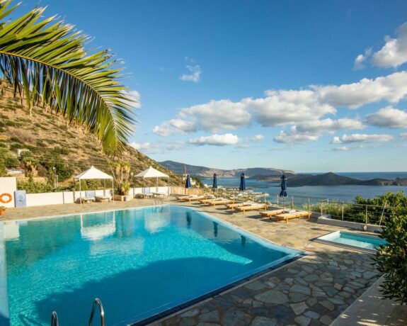Adrakos Apartments