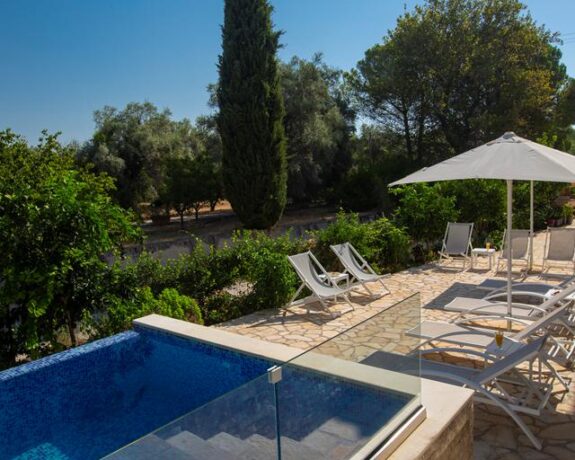 Zisis Suites