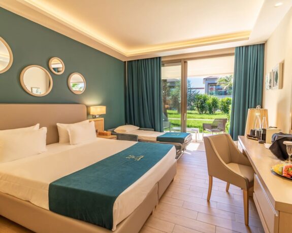 Almyros Beach Resort & Spa