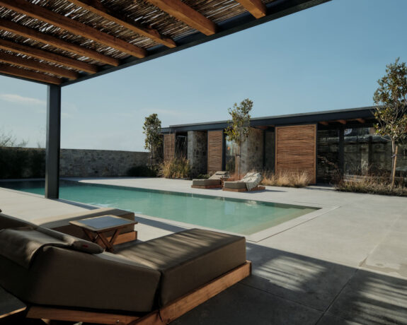 Barefoot Luxury Eressos Apartments