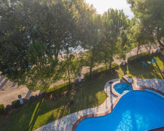 Flisvos Seaside Apartment