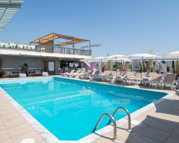 Capsis Hotel